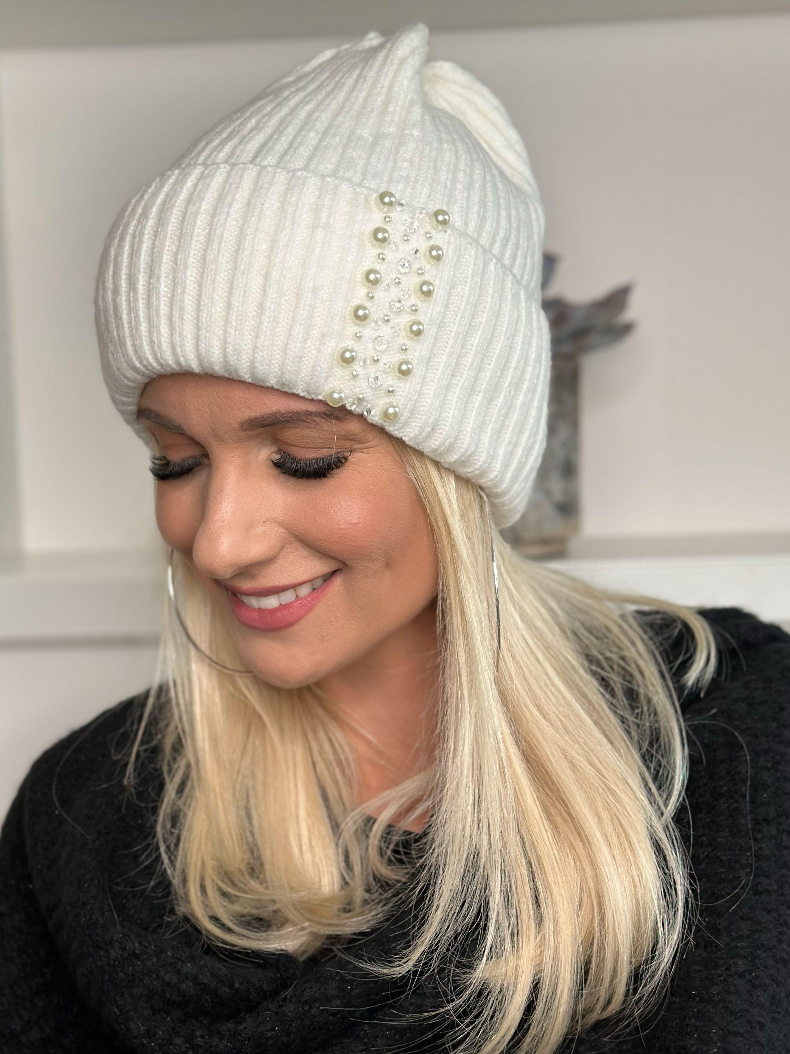 Yusra - Snygg mjuk mössa med pärlor